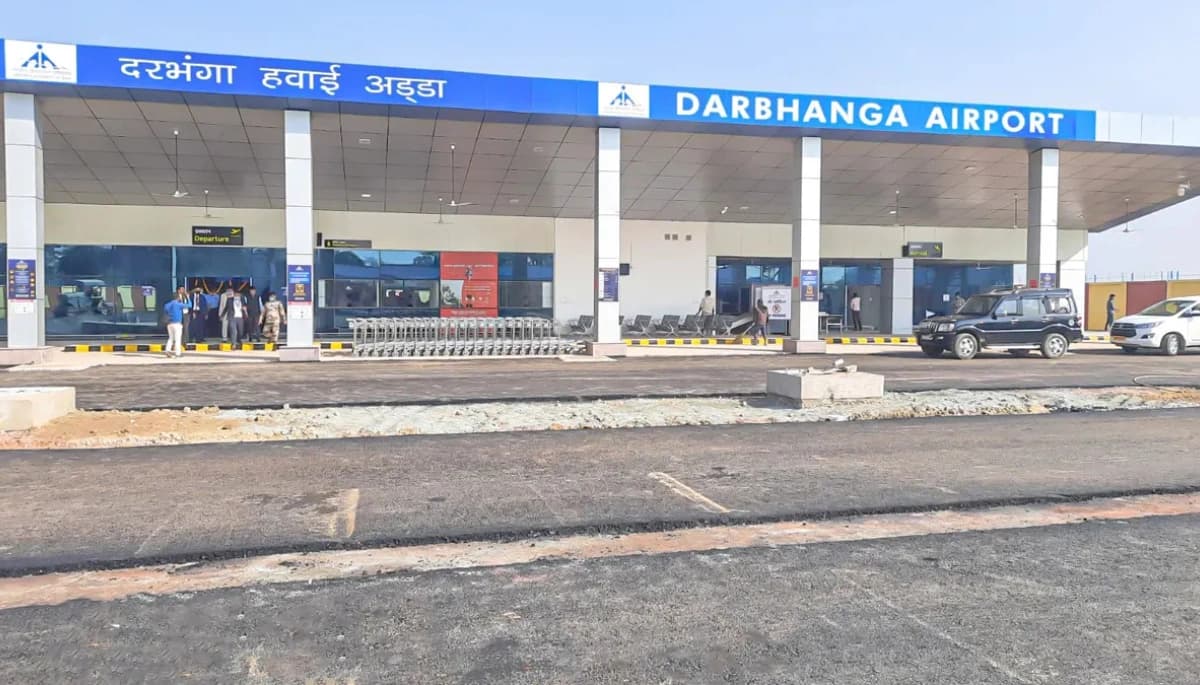 तीन दिनों से केवल एक फ्लाइट पर टिका दरभंगा-दिल्ली सफर, कोलकाता की उड़ानें भी रद्द – जानें क्यों यात्रियों की बढ़ी परेशानी