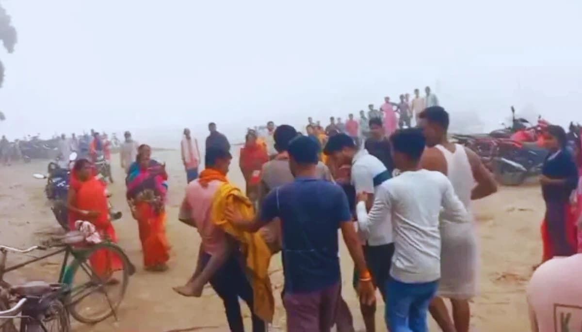 बेतिया में कुहासे ने ली 5 जिंदगियाँ! गंडक नदी नाव हादसा, दो लोग अभी भी लापता