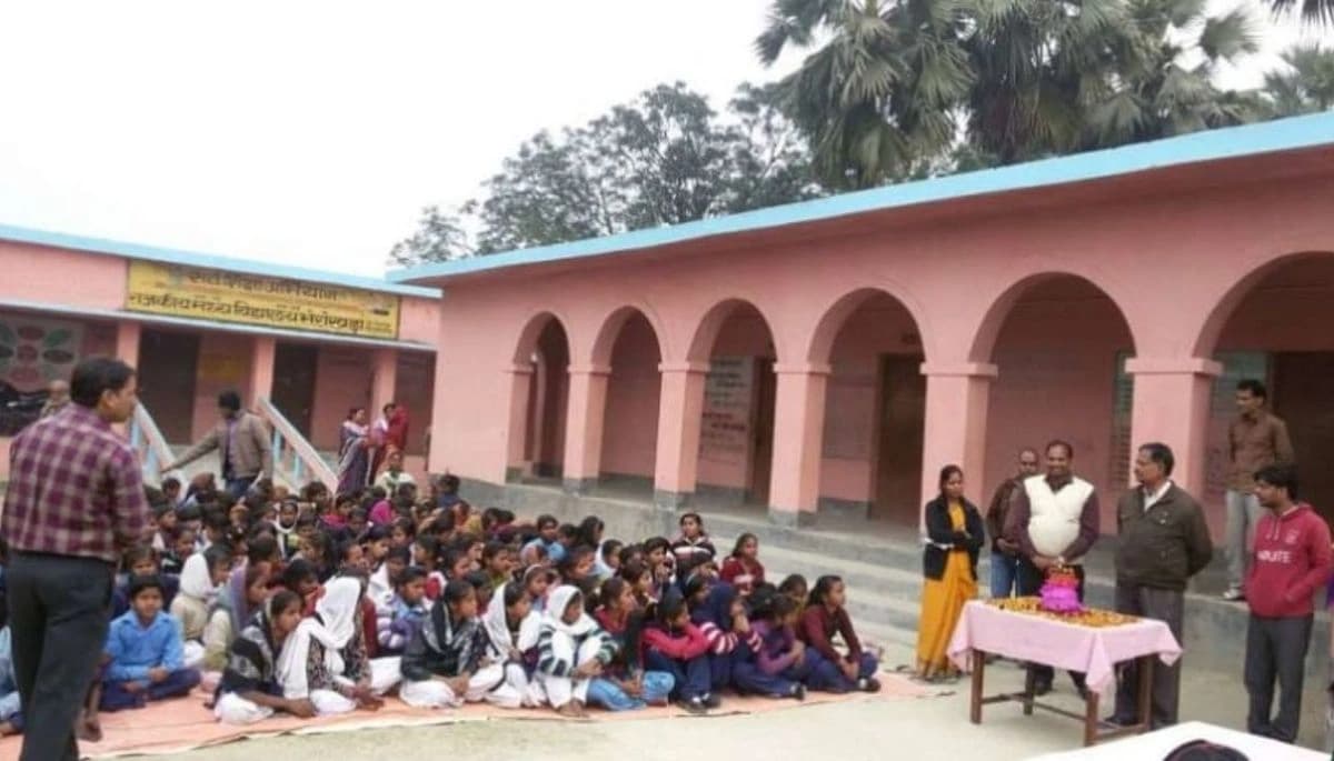 Bihar News: भोज के दौरान ताबड़तोड़ फायरिंग, दो युवकों को लगी गोली, मच गई सनसनी