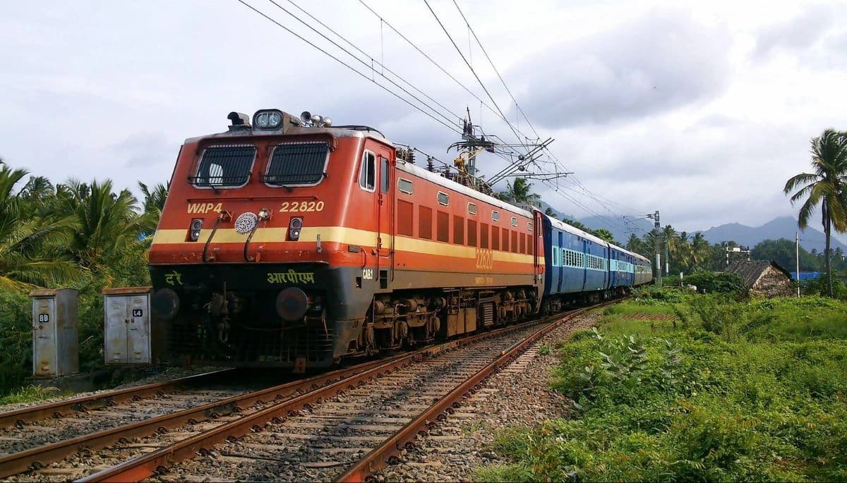 बिहार: आरा में ट्रेन की चपेट में आने से दो युवकों की दर्दनाक मौत