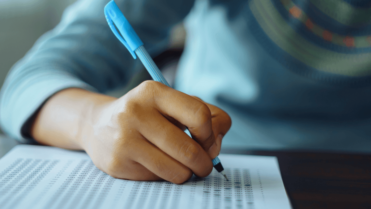 Haryana CET Exam 2025: जुड़वा बहनों से जुड़ा अनोखा मामला, पुलिस की सख्ती बनी परेशानी का कारण