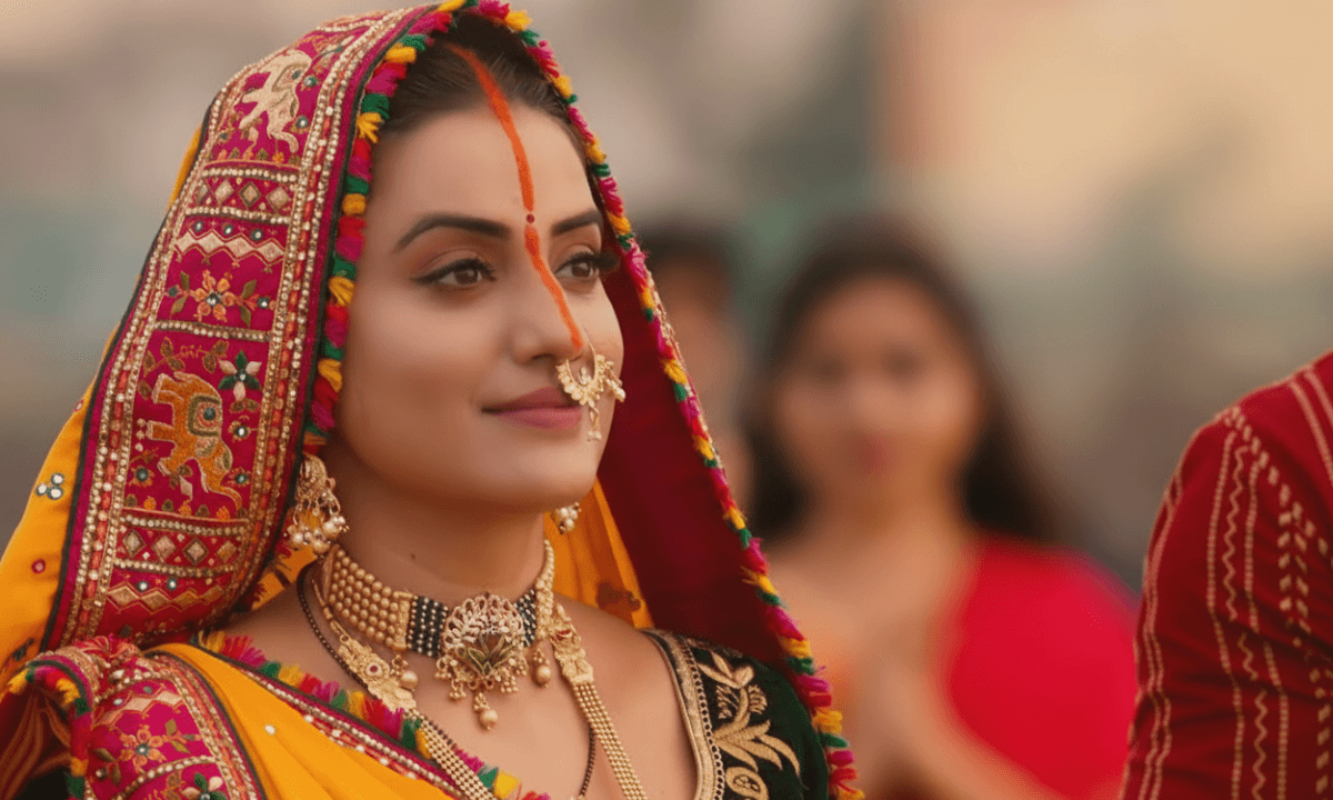 Akshara Singh Chhath Geet: अक्षरा सिंह ने छोड़ी फिल्म की शूटिंग, छठी मैया गीत ने मचाया धमाल
