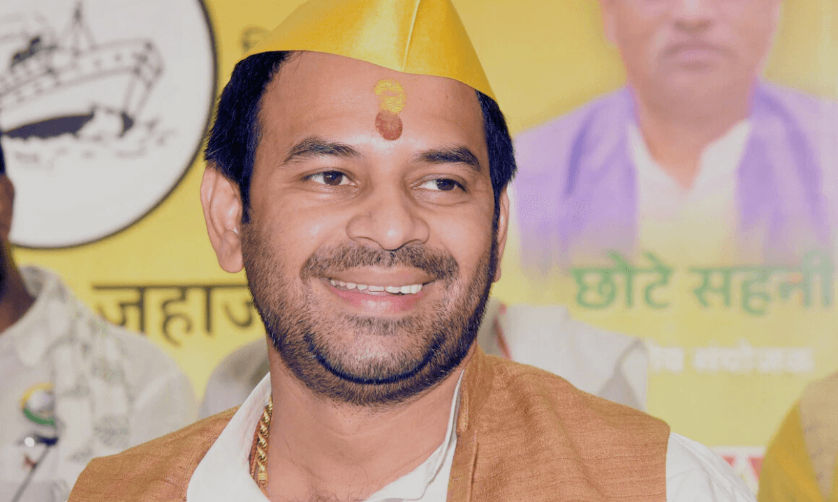 Bihar Elections 2025: तेज प्रताप यादव ने किया बड़ा दांव, महुआ सीट से करेंगे नामांकन – पिता लालू और भाई तेजस्वी को सीधी चुनौती