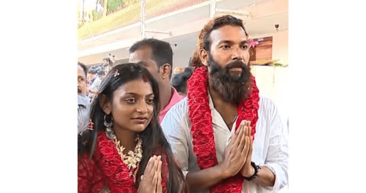 Real Life Kerala Story: महाकुंभ  फेम मोनालिसा ने की मुस्लिम ब्वॉयफ्रेंड से शादी