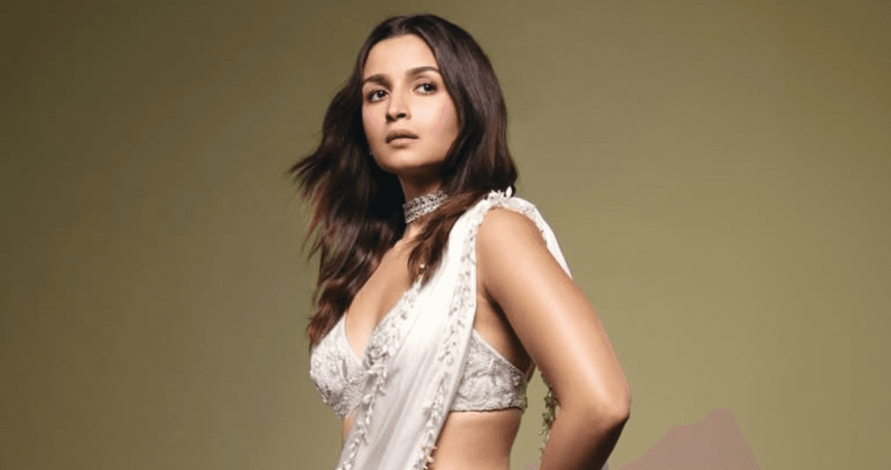 Alia Bhatt: व्हाइट साड़ी में देसी अंदाज, सादगी ने जीता दिल