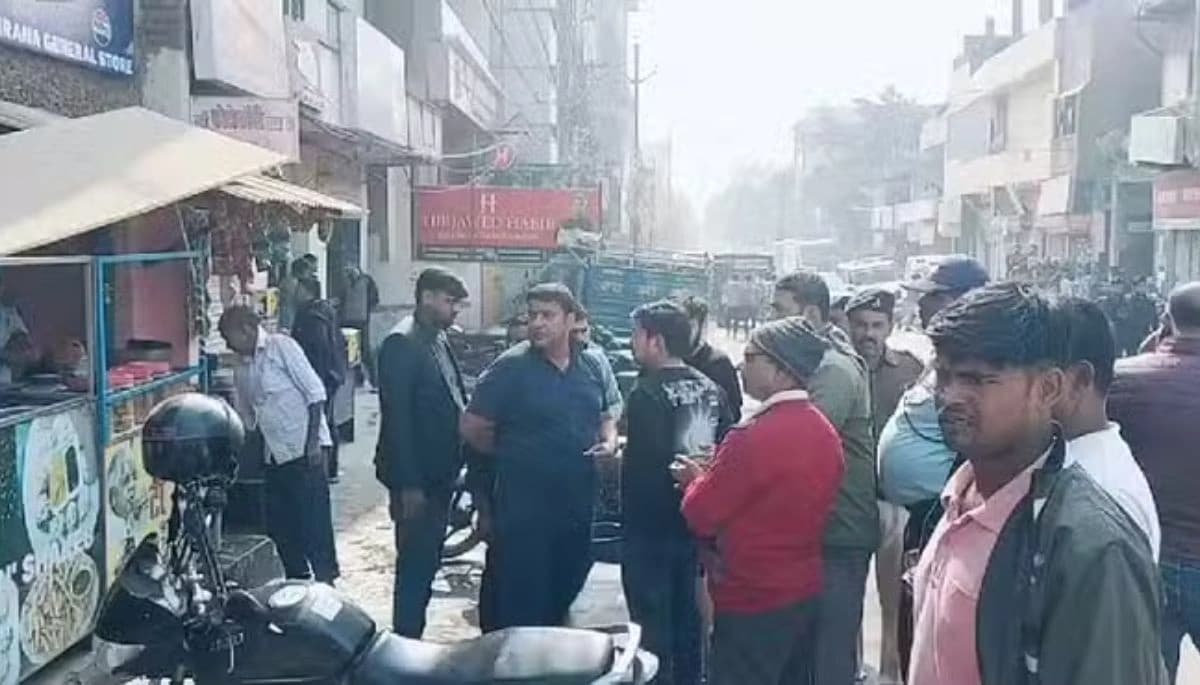 Bihar News: पूर्व डीजीपी के घर के पास दिनदहाड़े गोलीबारी, दुकानदार को जान से मारने की कोशिश; एक हिरासत में
