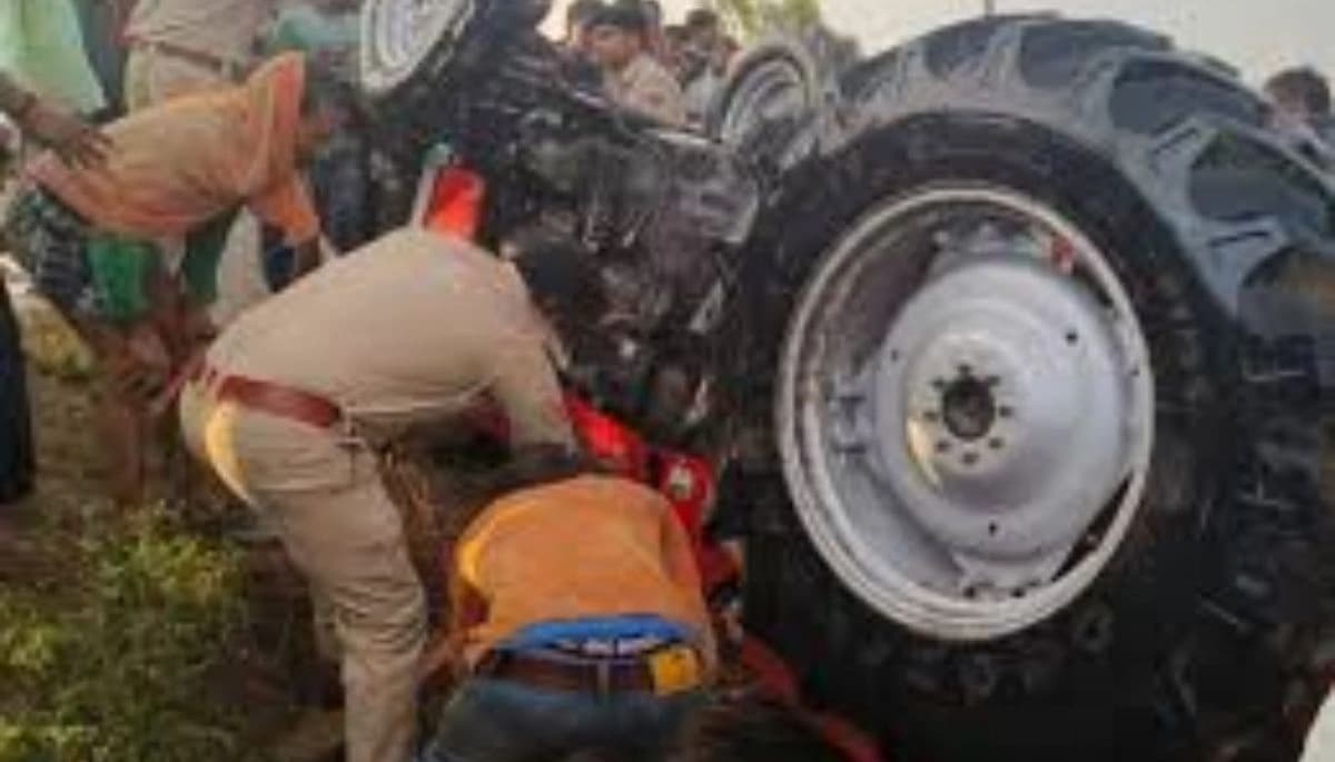 Bihar News: सुल्तानगंज में अनियंत्रित ट्रैक्टर की चपेट में आने से बाइक सवार की मौत, एक की हालत गंभीर