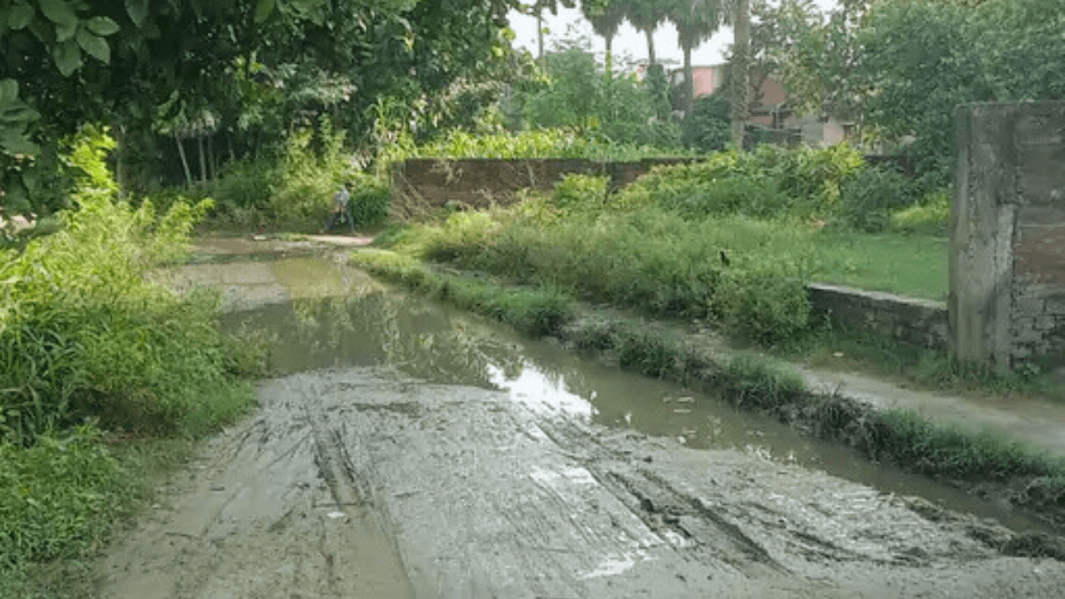 Samastipur की इस सड़क पर चलना जान जोखिम में डालने जैसा! Chingiya Dam Road की हालत देख हैरान रह जाएंगे